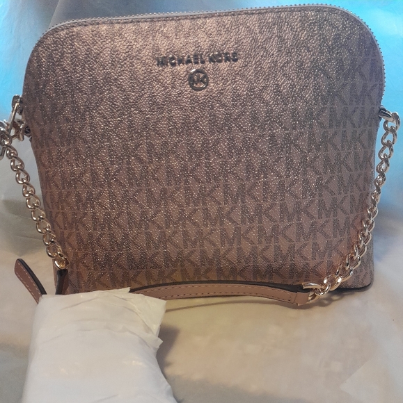 Michael Kors Handbags - New Michael Kors🎉🎉 FLASH SALE🎉🎉Dome Satchel